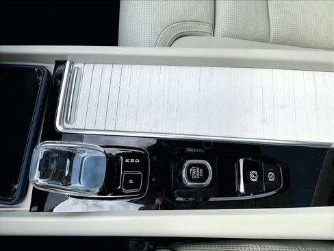 New 2026 Volvo XC60 T8 Ultra w/ Protection Package Premier image 10