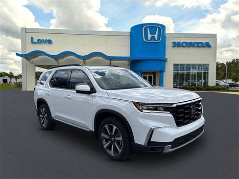 New 2025 Honda Pilot Touring image 1