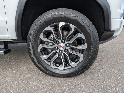 Used 2024 GMC Canyon Denali image 11