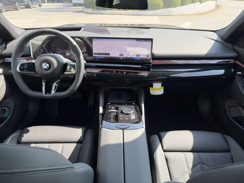 Used 2027 BMW 530i w/ M Sport Package RWD image 29