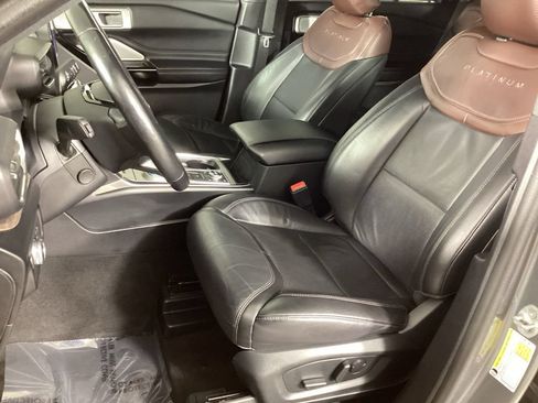 Used 2022 Ford Explorer Platinum w/ Equipment Group 601A AWD/4WD image 12