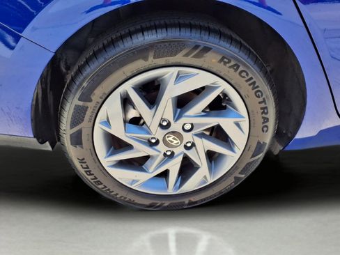 Used 2024 Hyundai Elantra SEL FWD image 9