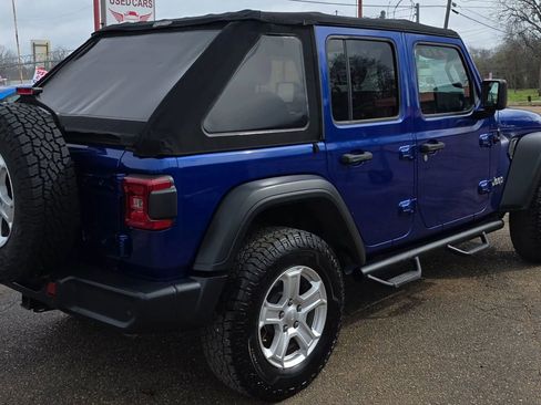 Used 2018 Jeep Wrangler Unlimited Sport S AWD/4WD image 3