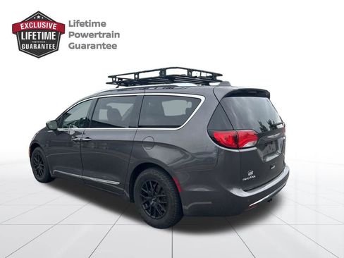 Used 2018 Chrysler Pacifica Touring-L Plus FWD image 3