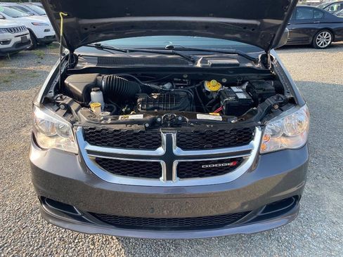 Used 2019 Dodge Grand Caravan SE FWD image 25
