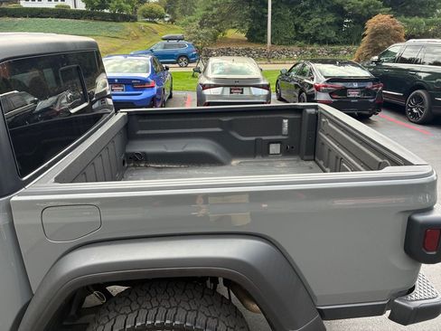 Used 2023 Jeep Gladiator Mojave AWD/4WD image 15