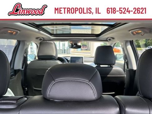 Used 2022 Jeep Compass Latitude w/ Sun and Sound Group AWD/4WD image 11