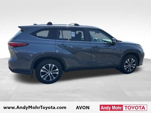 Used 2023 Toyota Highlander XLE AWD/4WD image 9