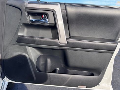 Used 2015 Toyota 4Runner Limited AWD/4WD image 28