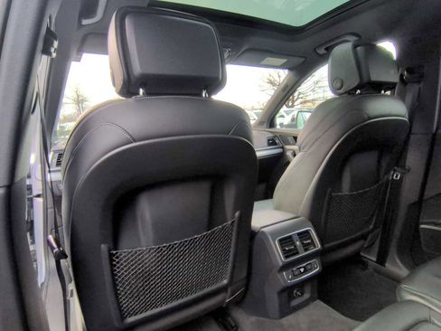 Used 2018 Audi SQ5 Premium Plus w/ Navigation Package image 19