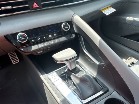 Certified 2025 Hyundai Elantra Sport image 27