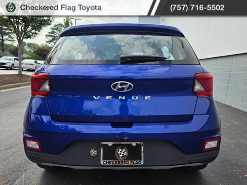 Used 2024 Hyundai Venue SEL FWD image 4