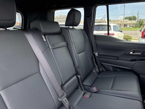 Used 2025 Lexus GX 550 w/ Cold Area Package AWD/4WD image 9