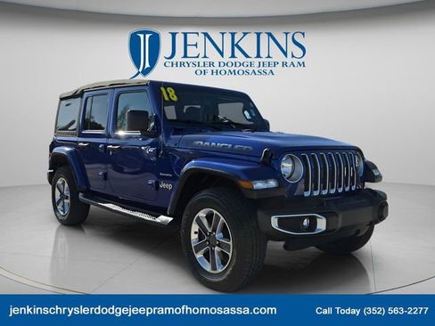 Used 2018 Jeep Wrangler Unlimited Sahara AWD/4WD image 12