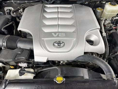 Used 2013 Toyota Land Cruiser AWD/4WD image 40