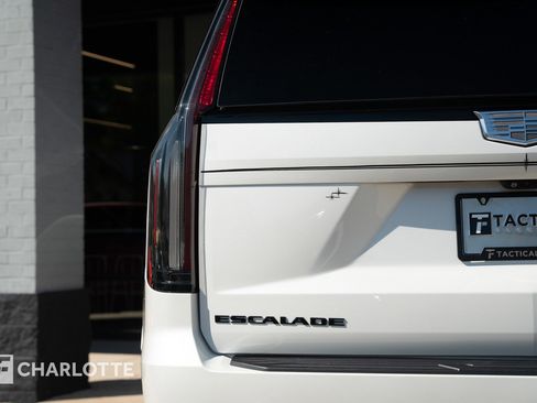 Used 2023 Cadillac Escalade V w/ LPO, ONYX Package image 11