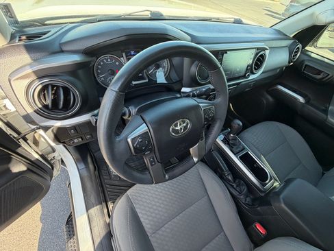 Used 2021 Toyota Tacoma SR5 RWD image 15