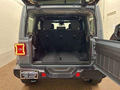 Used 2025 Jeep Wrangler Unlimited Sahara w/ Safety Group image 11