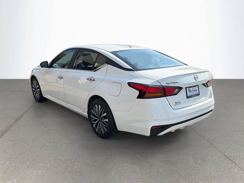 Used 2025 Nissan Altima 2.5 SV FWD image 6