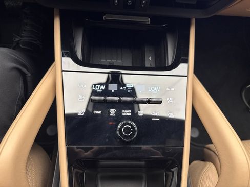 Certified 2024 Porsche Cayenne Coupe AWD/4WD image 13