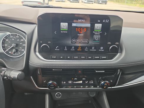Used 2023 Nissan Rogue SL w/ SL Premium Package FWD image 14