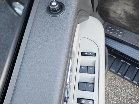 Used 2010 Ford F150 XLT image 15