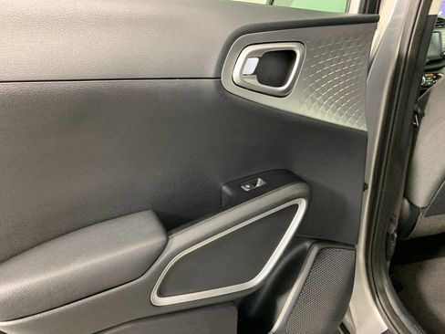 Used 2023 Kia Soul LX w/ Option Group 015 FWD image 30