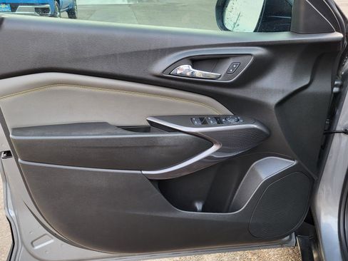 Used 2025 Chevrolet Trax ACTIV w/ Sunroof Package image 21