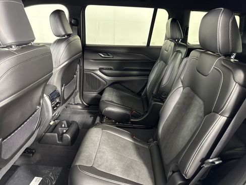 New 2025 Jeep Grand Cherokee L Altitude image 11