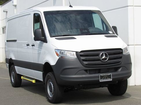 New 2025 Mercedes-Benz Sprinter 2500 image 2