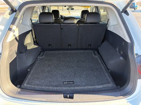 Used 2024 Volkswagen Tiguan SE image 11
