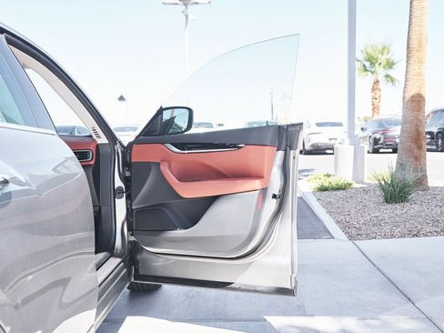 Used 2022 Maserati Levante GT image 10