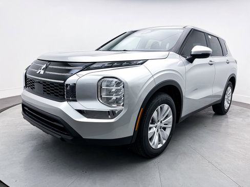 New 2025 Mitsubishi Outlander ES image 3