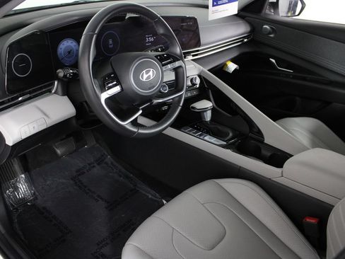 Certified 2024 Hyundai Elantra Limited FWD image 19