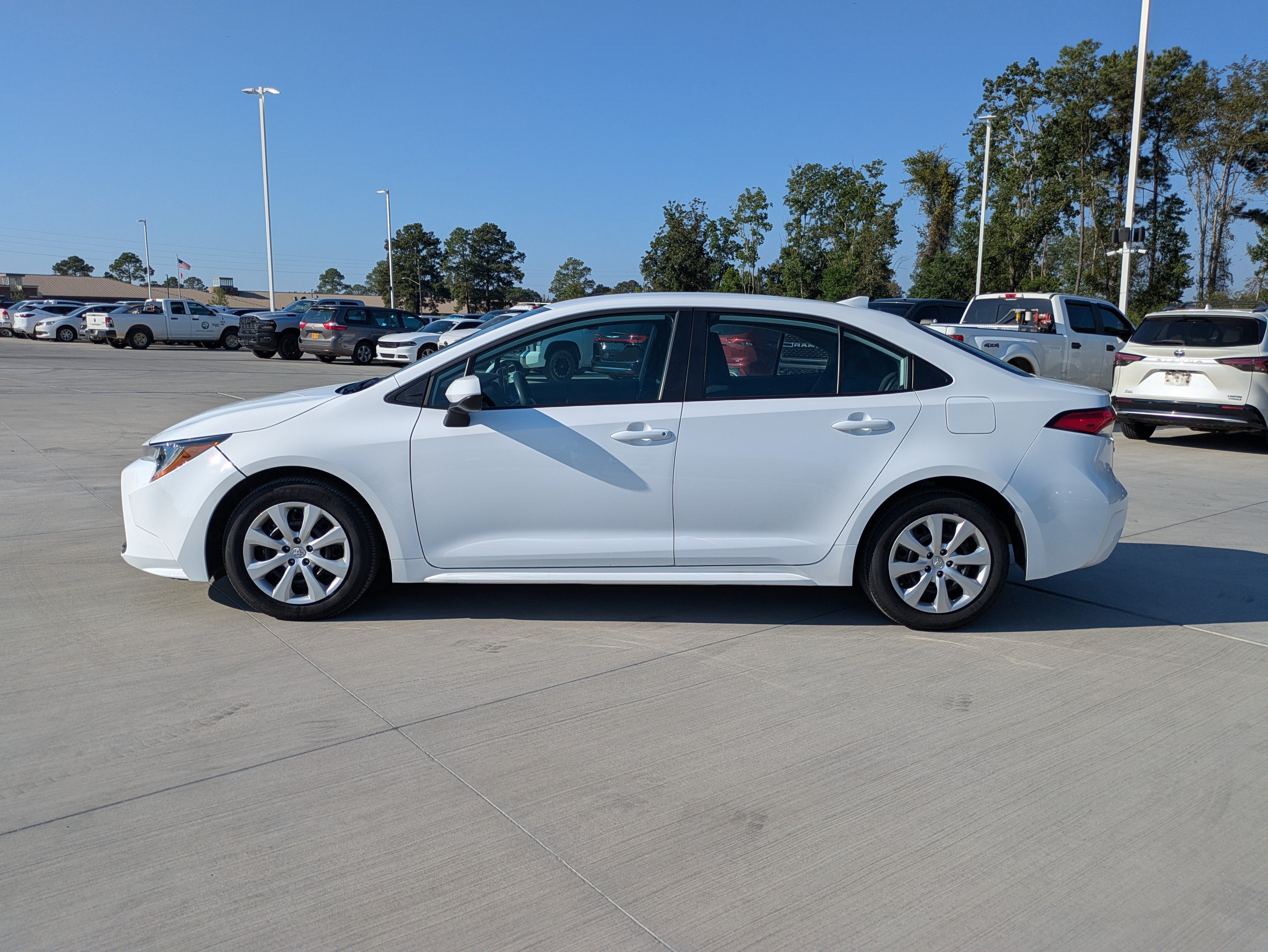 Certified 2025 Toyota Corolla LE FWD image 2