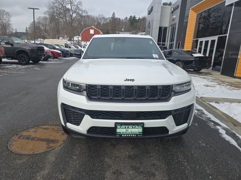 New 2026 Jeep Grand Cherokee Altitude image 2