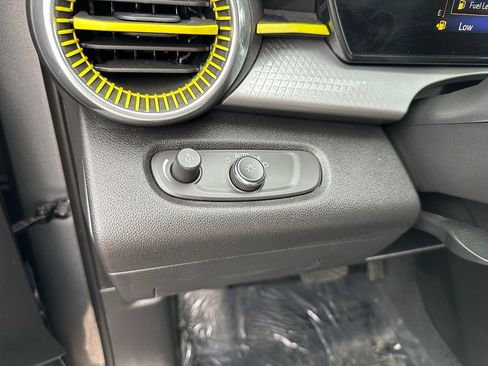 Used 2025 Chevrolet Trax LT image 20