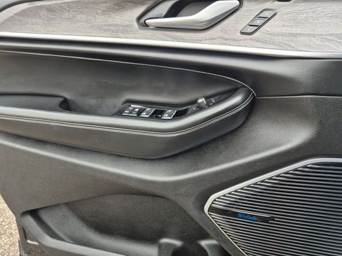 Used 2022 Jeep Grand Cherokee L Overland w/ Luxury Tech Group IV image 14