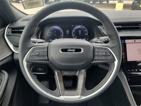 New 2026 Jeep Grand Cherokee Altitude image 19