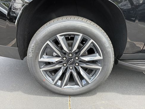 New 2026 Chevrolet Suburban LS RWD image 18