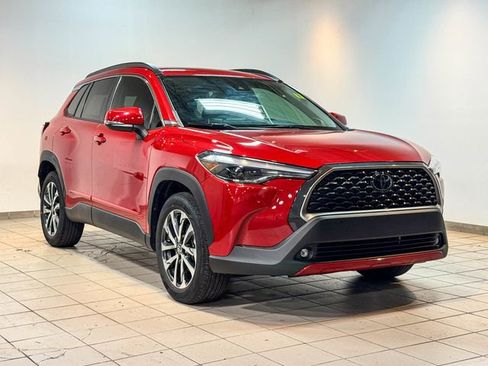 Used 2022 Toyota Corolla Cross XLE w/ Convenience Package image 3