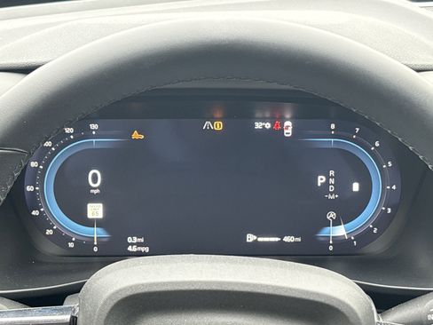 Used 2025 Volvo XC40 B5 Plus image 21