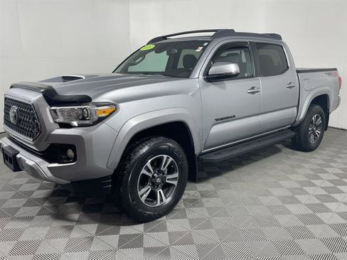 Used 2019 Toyota Tacoma TRD Sport w/ Technology Package image 3