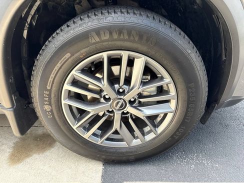 Used 2023 Nissan Rogue S AWD/4WD image 12