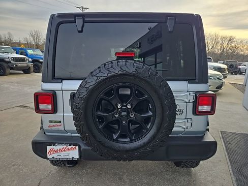 Used 2022 Jeep Wrangler Unlimited Sport image 9