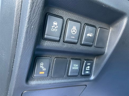 Used 2018 Nissan Pathfinder SL image 27