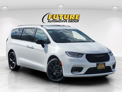New 2026 Chrysler Pacifica Limited w/ S Appearance Package