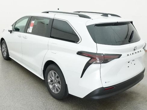 New 2026 Toyota Sienna XLE FWD image 34