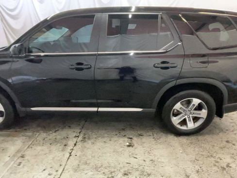 Used 2025 Honda Pilot EX-L image 12