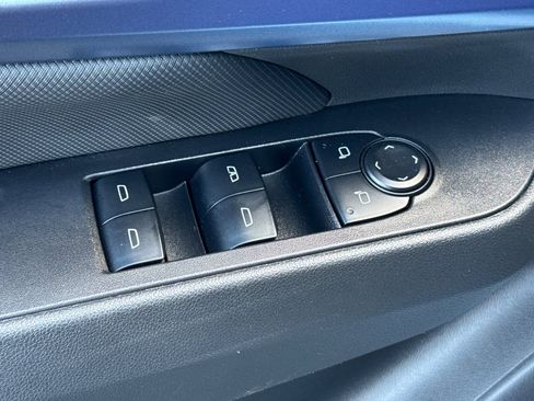 Used 2025 Chevrolet Equinox EV LT w/ Convenience Package image 13